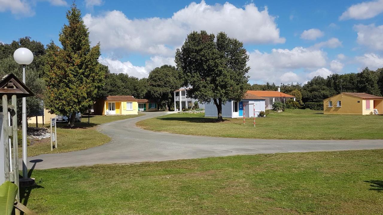 Les Chênes verts Saint-Savinien Exterior foto