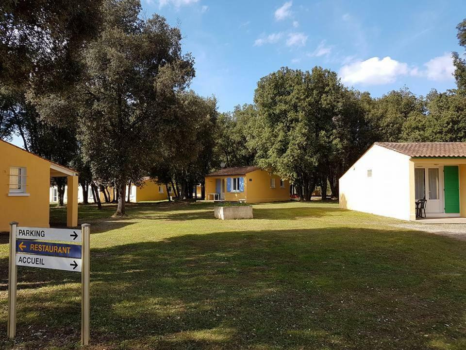 Les Chênes verts Saint-Savinien Exterior foto